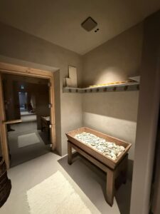 F6792670-1EA4-4F6F-905B-C5DA8FA71AE4